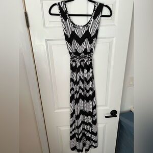 Xhilaration Black and White Sleeveless Maxi Sundress